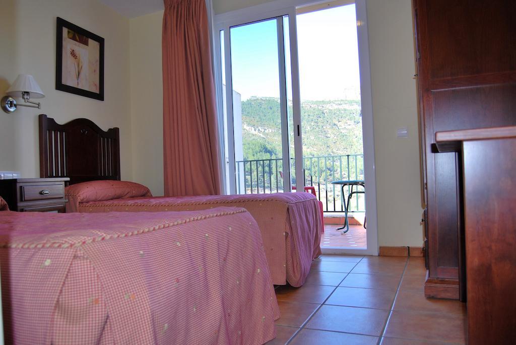La Piedra Del Mediodia Hotel Cirat Room photo