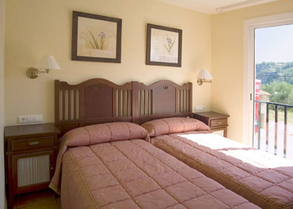 La Piedra Del Mediodia Hotel Cirat Room photo
